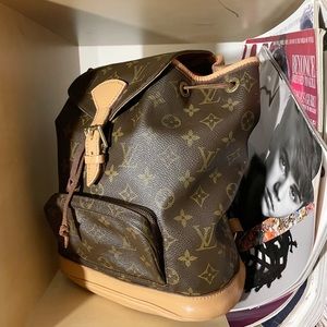 Authentic 🛍Louis Vuitton Back pack Monogram Canvas Montsouris